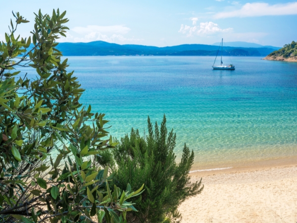 Island hopping from Skiathos